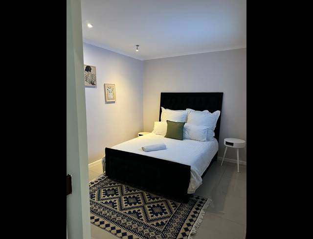 9 BEDROOM FREESTANDING FOR SALE IN TABLE VIEW